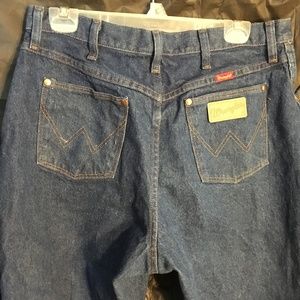 EUC Wmn Dark Blue Denim Wranglers size 17/18 x 34